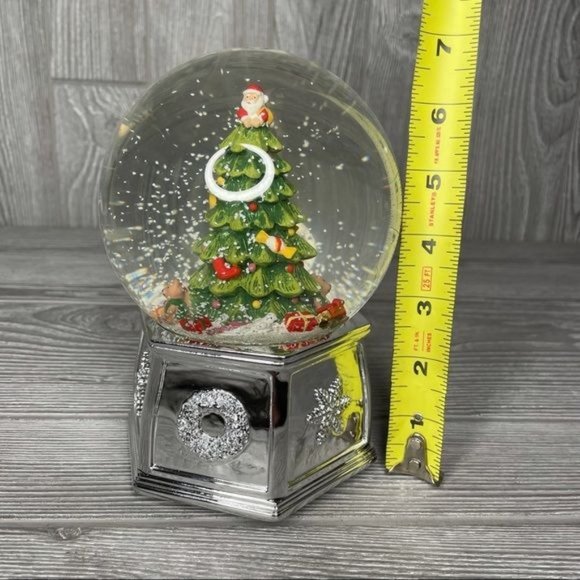 Spode Christmas tree and Santa snow globe music box I wish you a merry Christmas - Picture 9 of 9